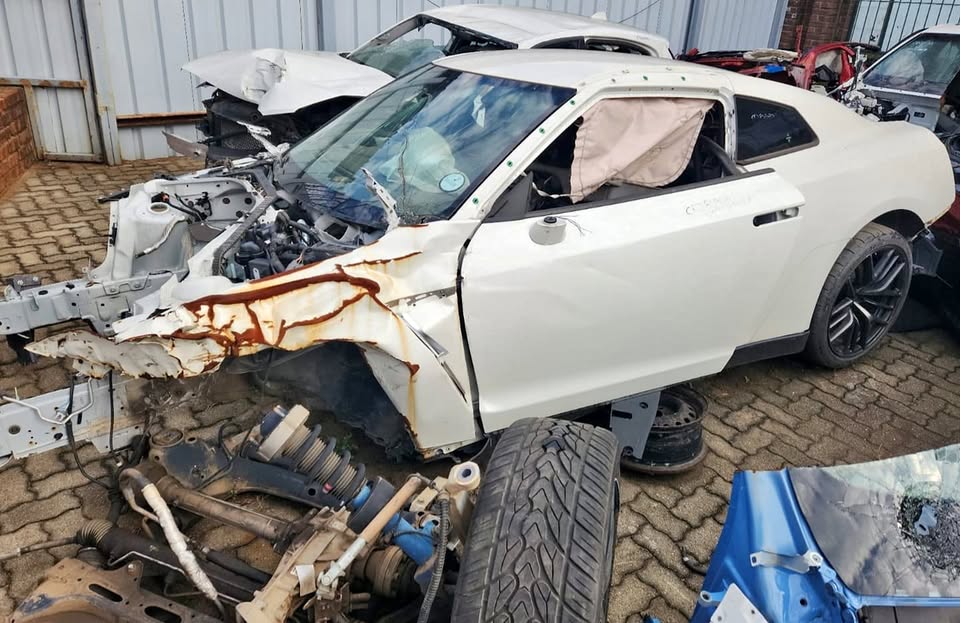 Nissan GTR R35 stripping parts - Private Seller Nissan GTR R35 stripping parts - Private Seller