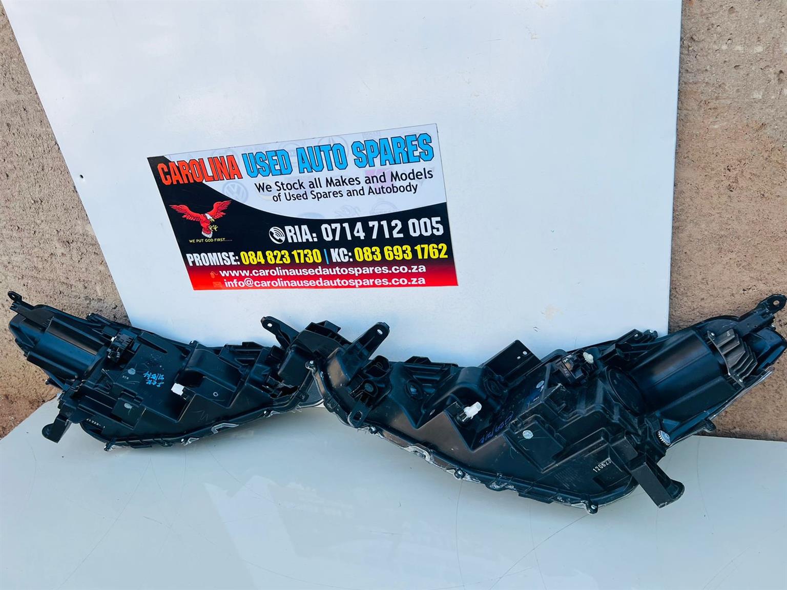 Toyota Corolla Cross left and right side hybrid LED headlights - Private Seller Toyota Corolla Cross left and right side hybrid LED headlights - Private Seller