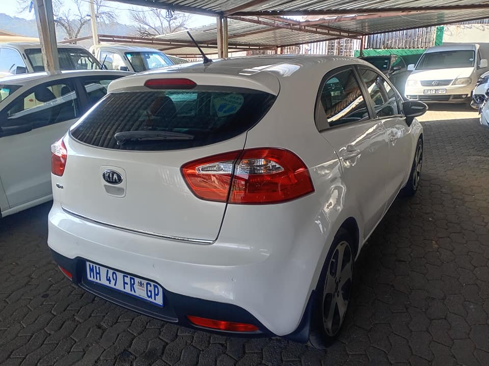 2015 Kia Rio 1.4Tec Manual Petrol White Reverse sensor Spare key