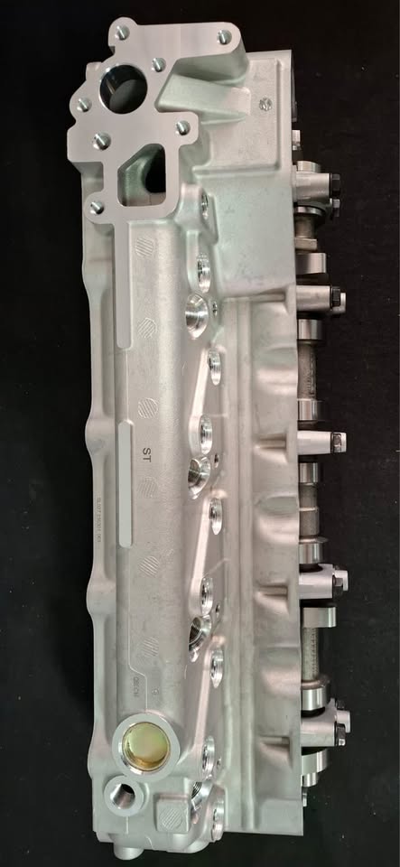 Mitsubishi Colt 4M40 Complete cylinderhead - Private Seller
