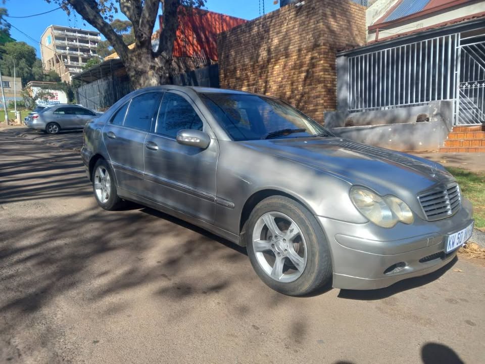 2006 MERCEDES C220 CDI DIESEL, AUTOMATIC, GREY, 39000KM, SUNROOF