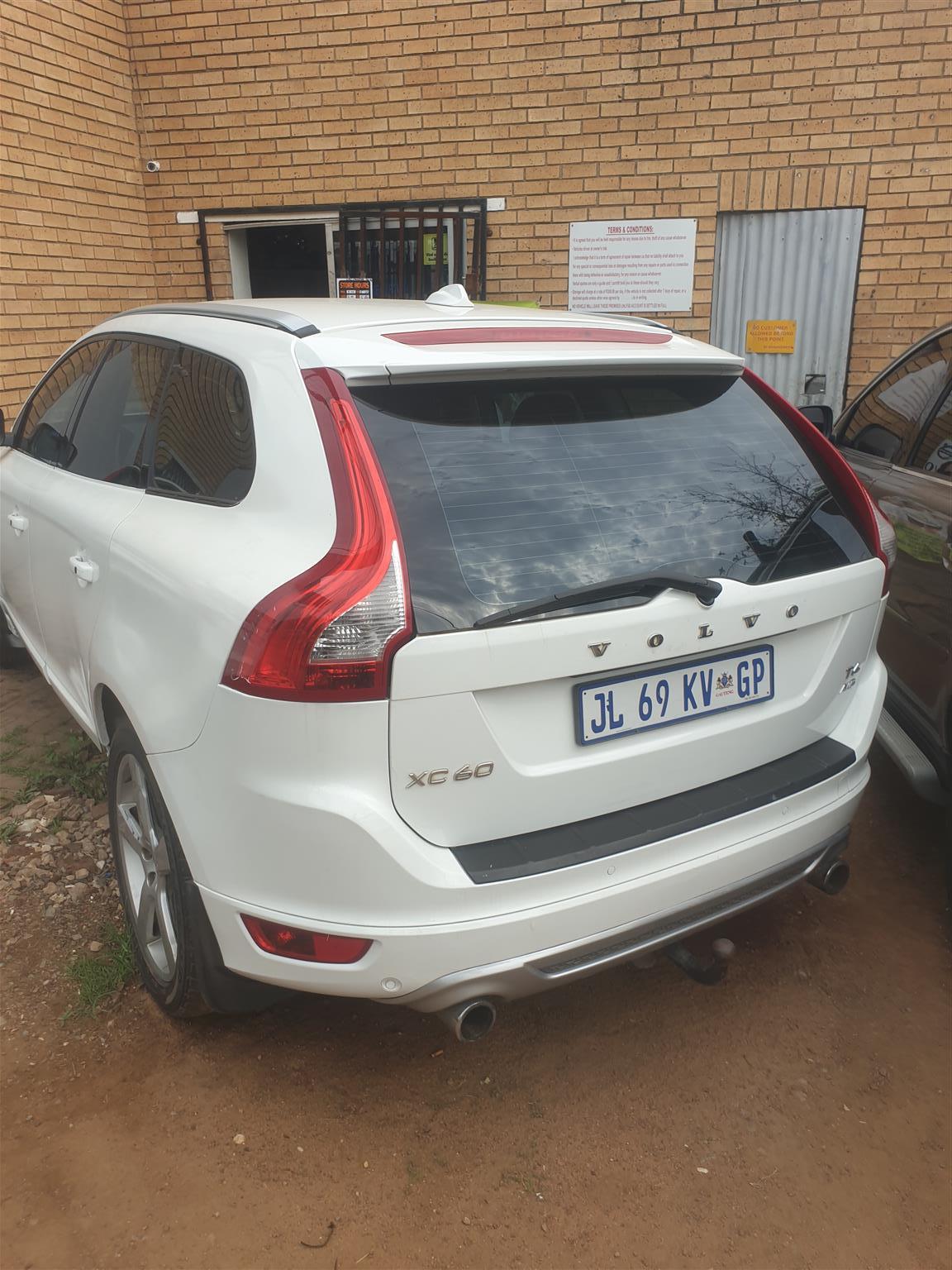 Volvo xc70 3.2l awd 2010 automatic stripping for parts - Private Seller Volvo xc70 3.2l awd 2010 automatic stripping for parts - Private Seller