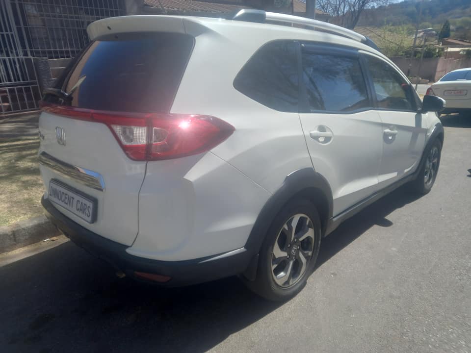 2017 HONDA BRV 1.5 ENGINE PETROL, AUTOMATIC, MILEAGE 110000KMS, WHITE COLOR 7SEATER.