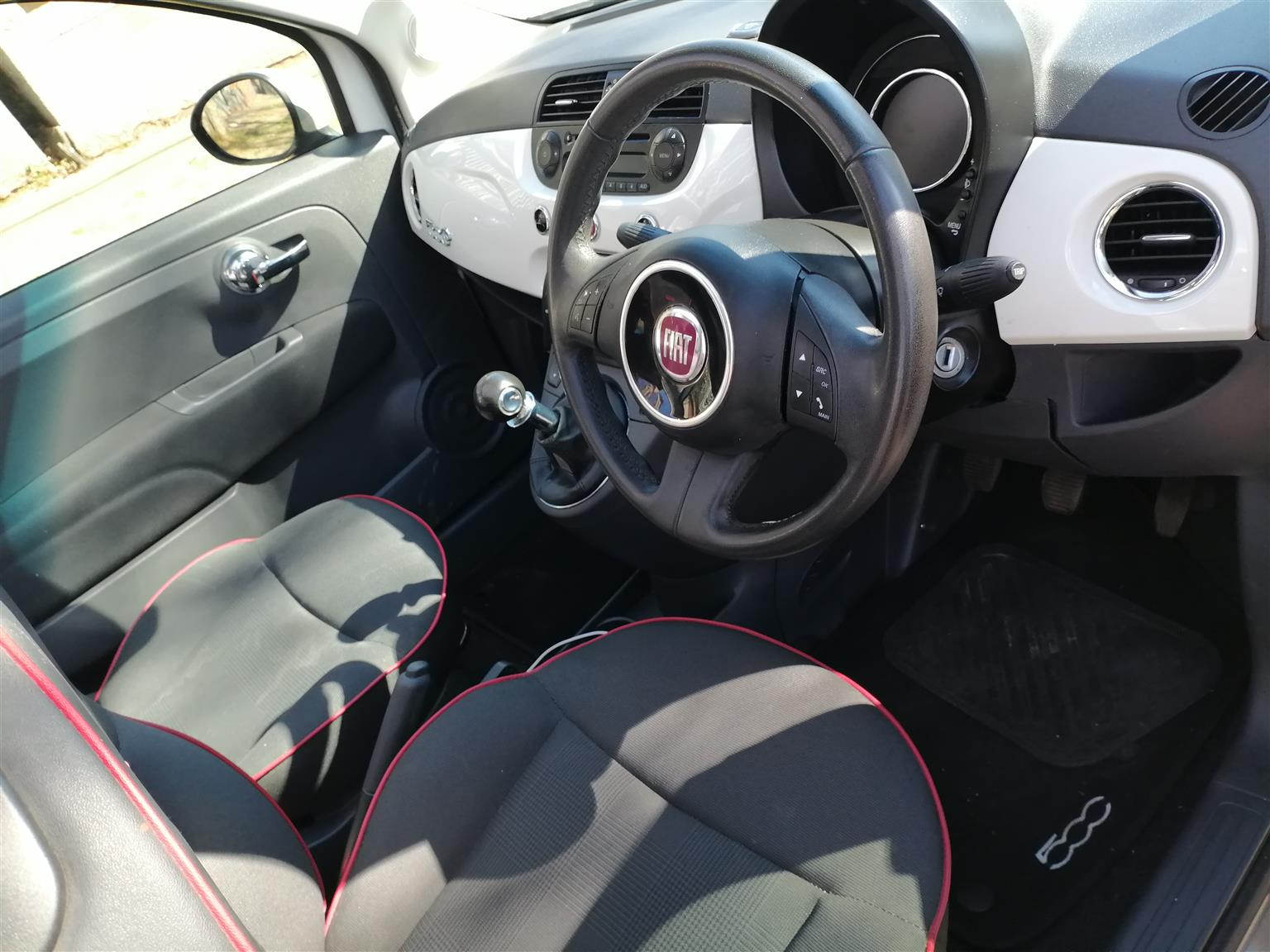 2015 FIAT 500C SPORT CONVERTIBLE WITH REVERSE SENSORS IN EXCELLENT CONDITION