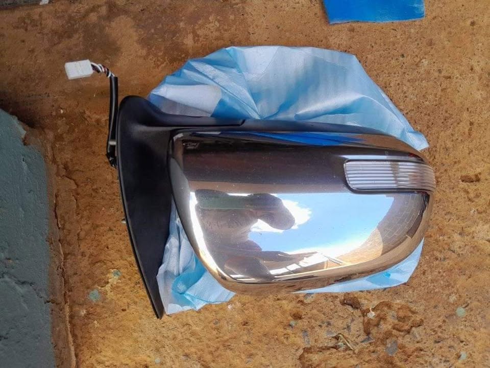 Toyota fotuner chrome Mirror - Private Seller Toyota fotuner chrome Mirror - Private Seller