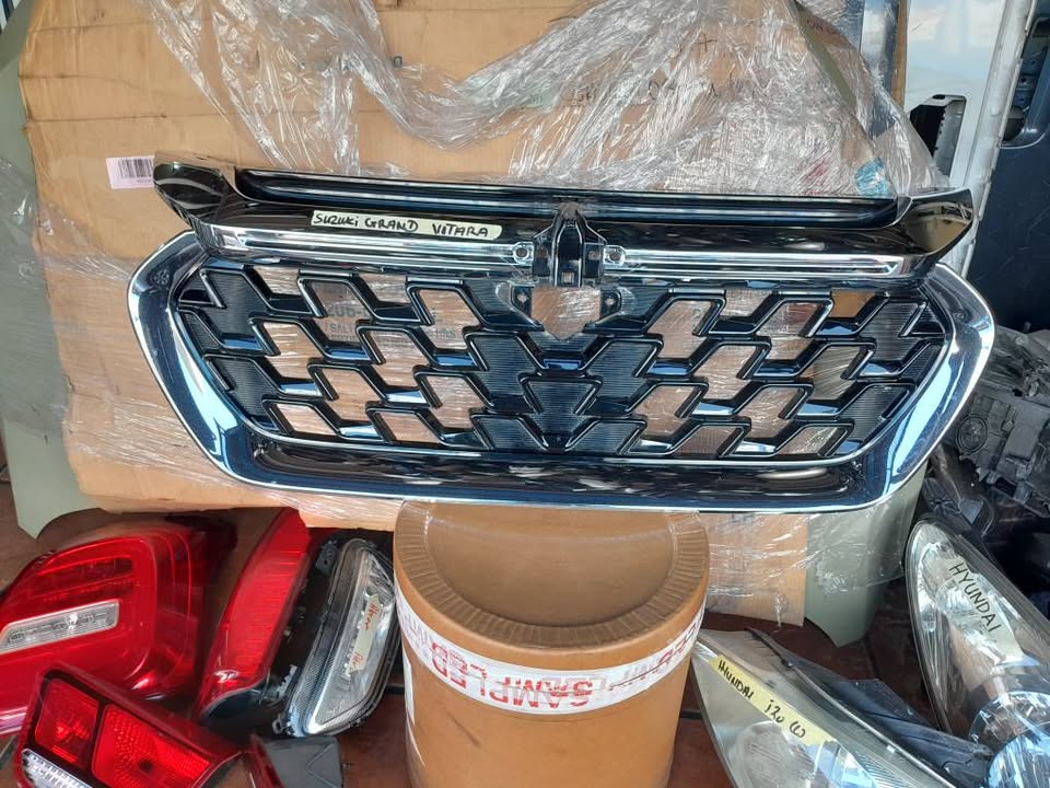 Suzuki Grand Vitara grill - Private Seller Suzuki Grand Vitara grill - Private Seller