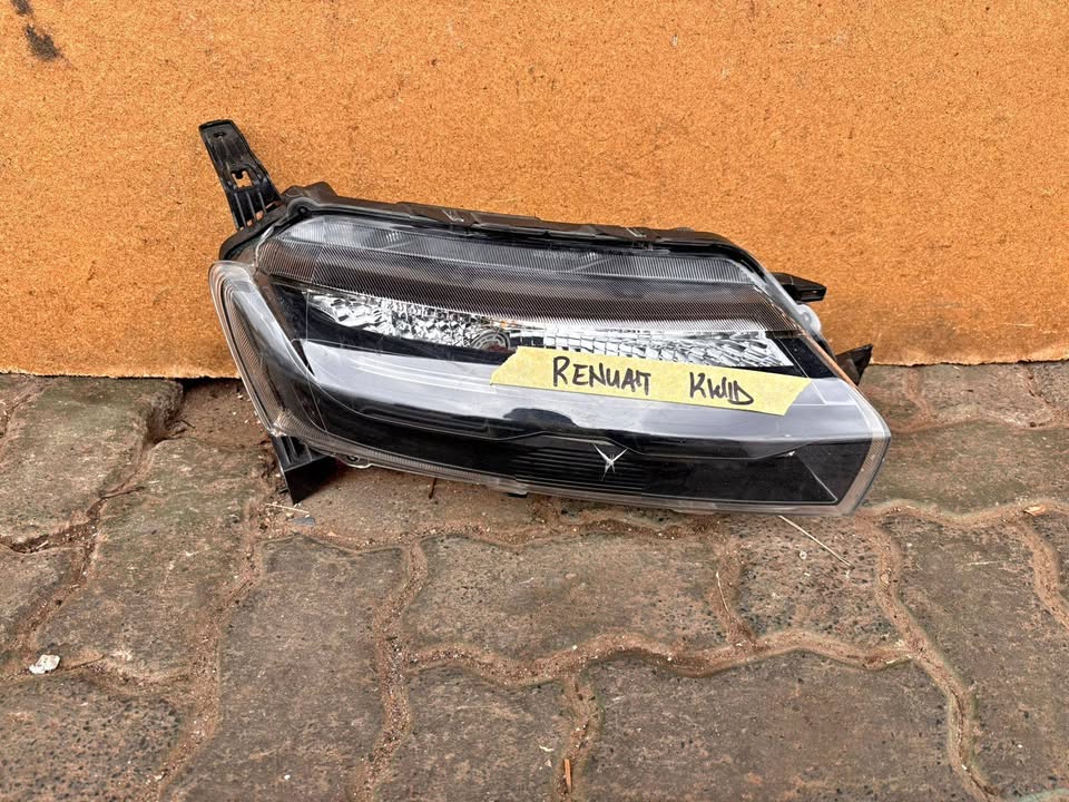 Renault Kwid Headlight - Private Seller Renault Kwid Headlight - Private Seller