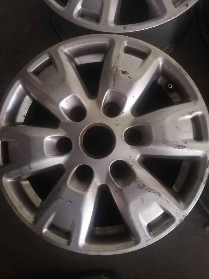 Ranger mag rims & Continental 255 70 16 LX