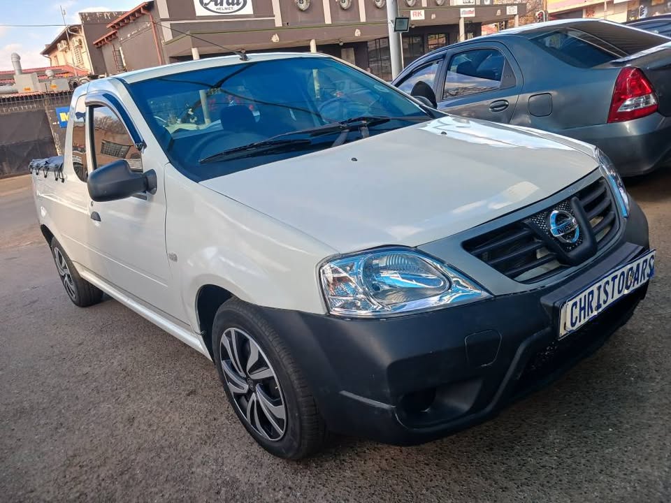 2020 model Nissan NP200 manual transmission diesel 1.5 engine capacity mileage 78000km