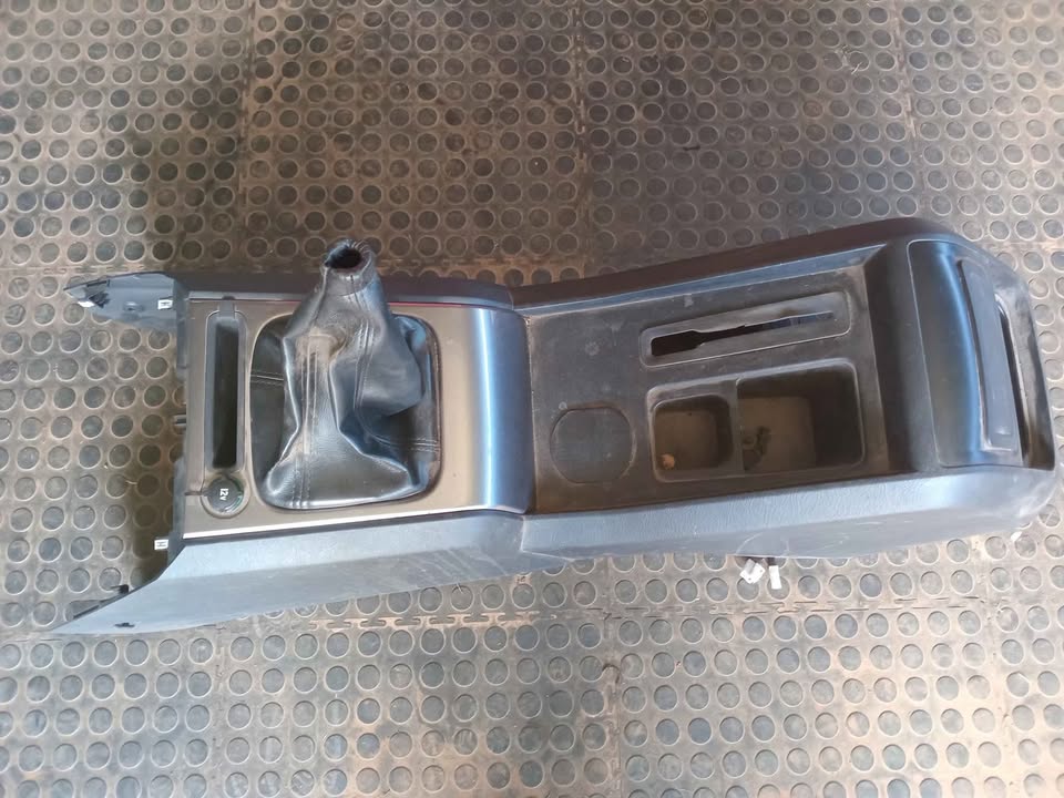 Mahindra Scorpio mhawk 2.2 S6 console for sale - Private Seller Mahindra Scorpio mhawk 2.2 S6 console for sale - Private Seller