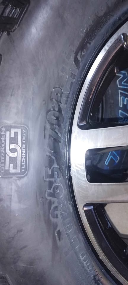 General Grabber AT³265/70R17 with raptor rims