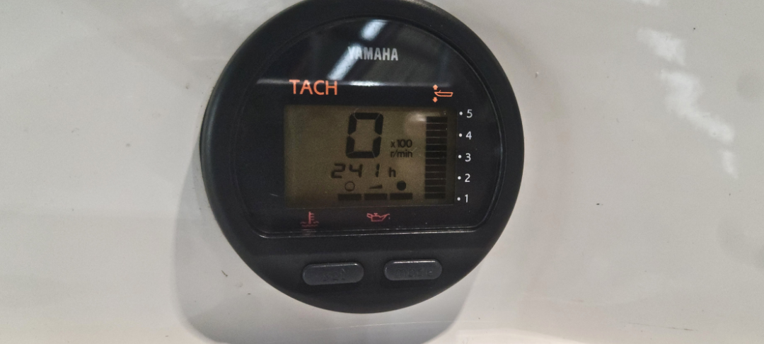 ESPRIT 170 ON TRAILER 130 HP YAMAHA 241 HOURS - Private Seller
