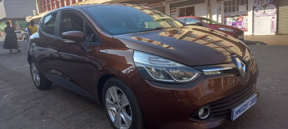USED 2014 MODEL RENULT CLIO4 900T TURBO CONTROL EFFICIENCY.. BROWN HATCHBACK.. MANUAL