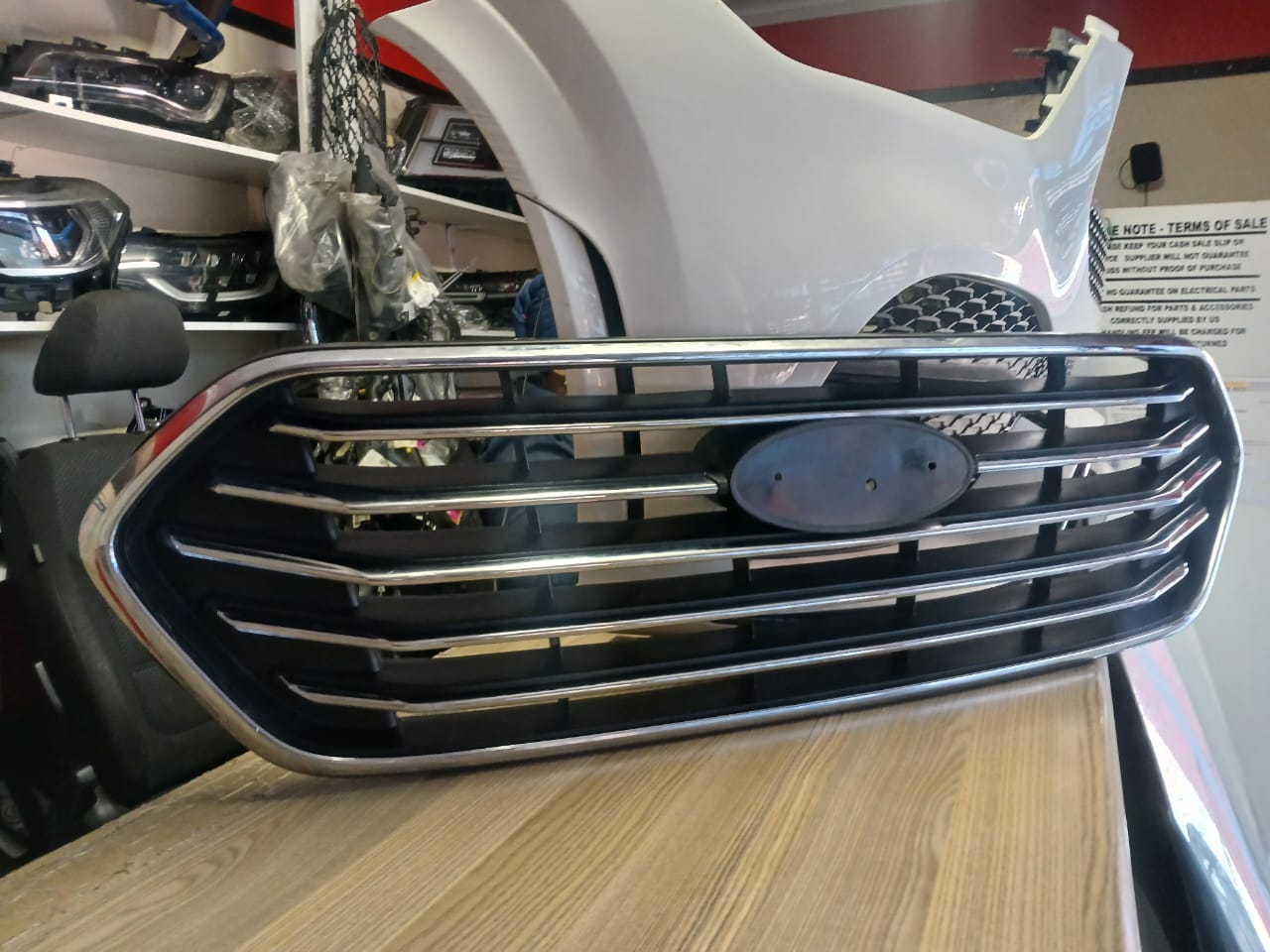 2023 FORD TRANSIT MAIN GRILL ON THE FRONT BUMPER - Private Seller 2023 FORD TRANSIT MAIN GRILL ON THE FRONT BUMPER - Private Seller