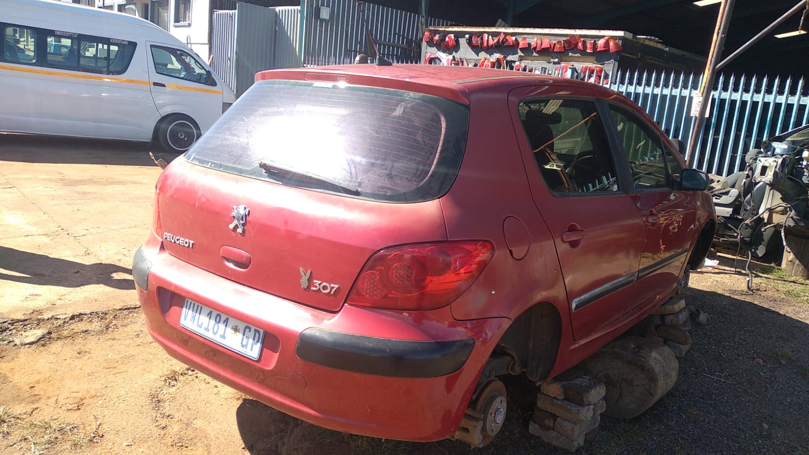 PEUGEOT 307 stripping for spares