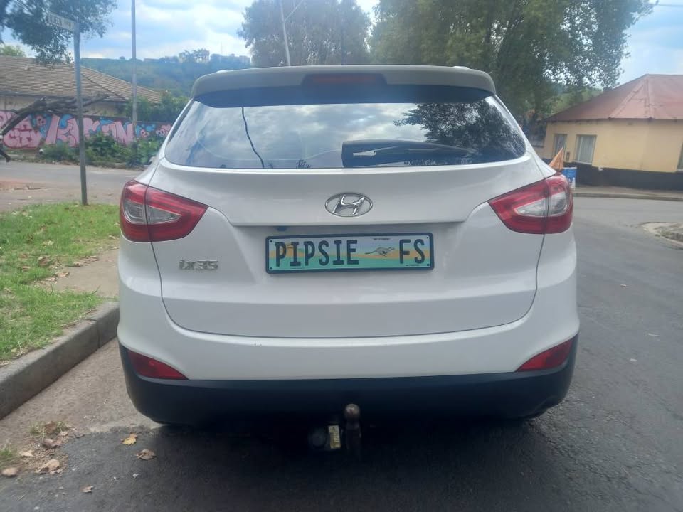 2015 HYUNDAI ix35 2.0 Petrol, Manual, White, Leather seats, 75000kms