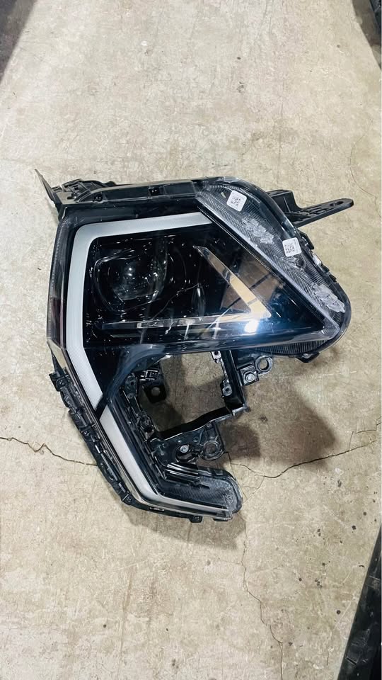 Mahindra XUV 3XO LED HEADLIGHT 2024 - Private Seller Mahindra XUV 3XO LED HEADLIGHT 2024 - Private Seller