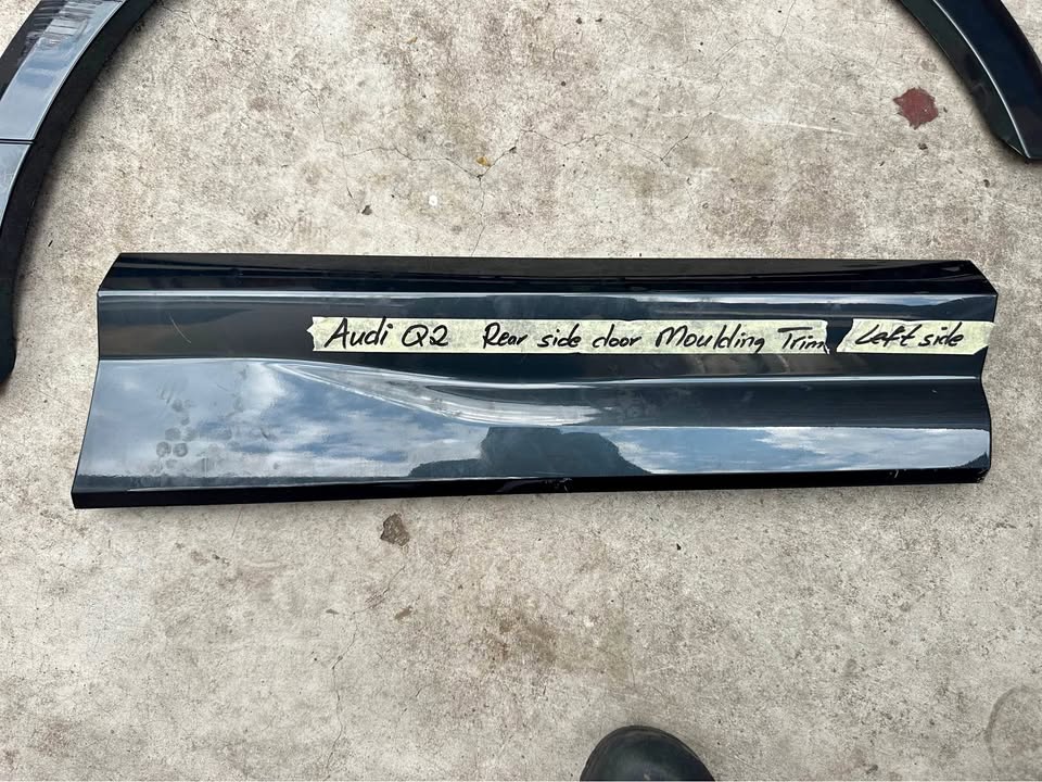 Audi q2 left rear door beading mould - Private Seller Audi q2 left rear door beading mould - Private Seller