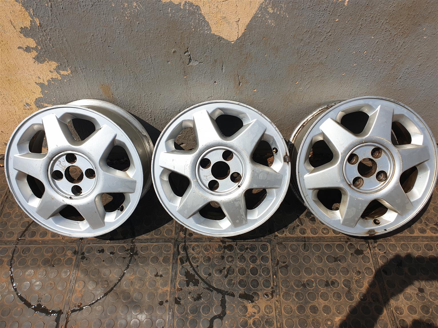 OEm 15" mags for sale, only 3 available 4/100 PCD - Private Seller