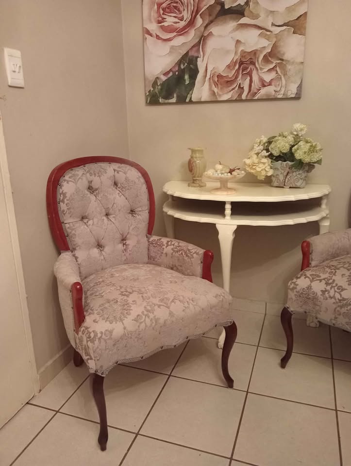 GORGEOUS  Queen Anne Antique Chairs. DAMASK HERTEX Fabric- Buttoned back detail