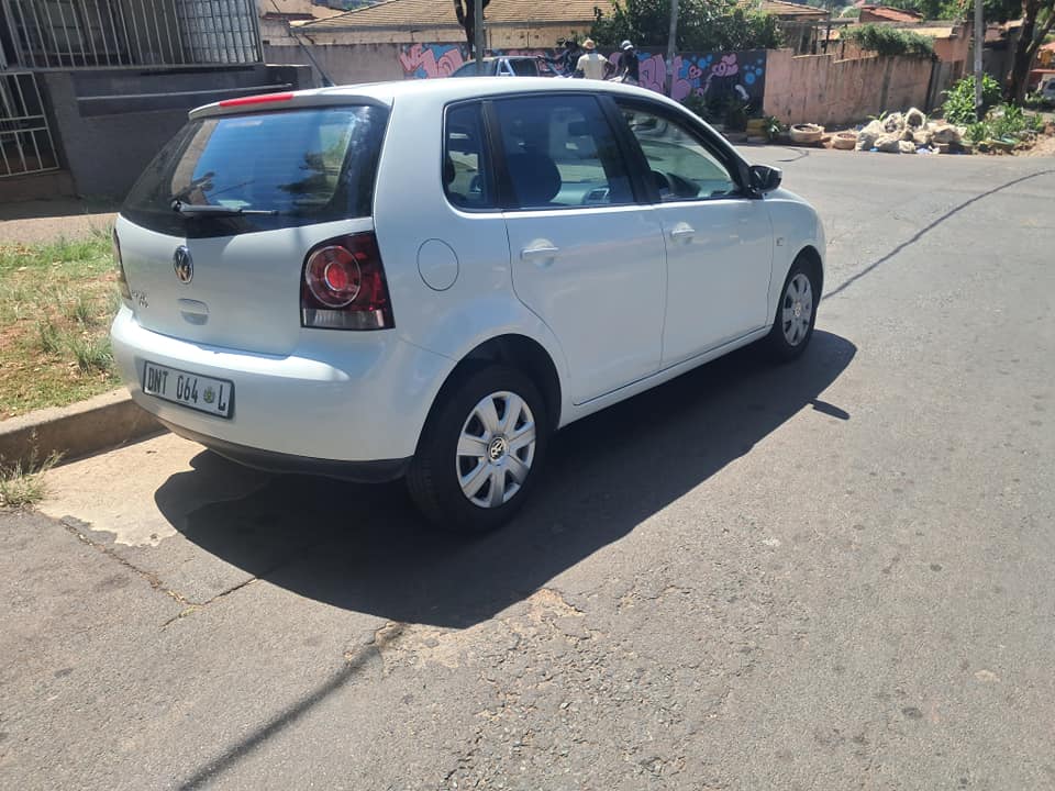 Volkswagen polo Vivo 1.4 hatchback 2014 for sale