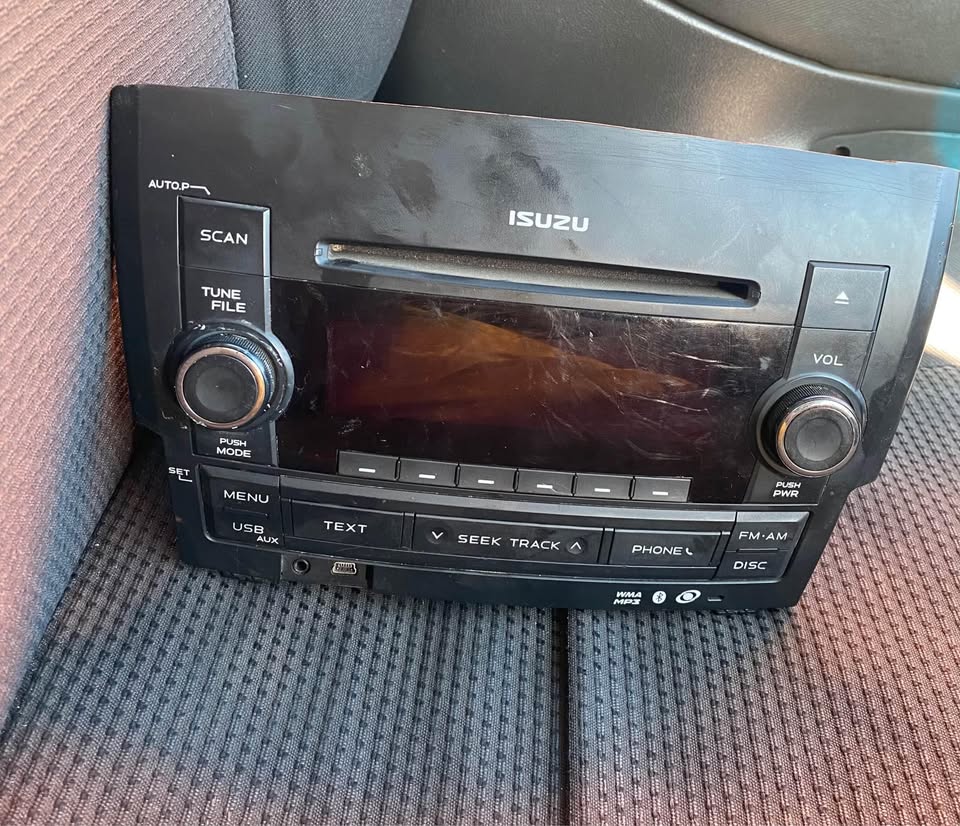 2018 - Isuzu D-max CD Player Radio Stereo Mp3, usb,aux - Private Seller 2018 - Isuzu D-max CD Player Radio Stereo Mp3, usb,aux - Private Seller