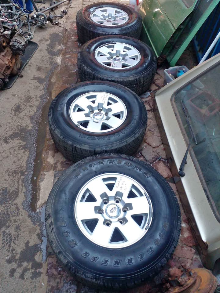 Ford renger XLT megs n tyer size 254/75/15 - Private Seller