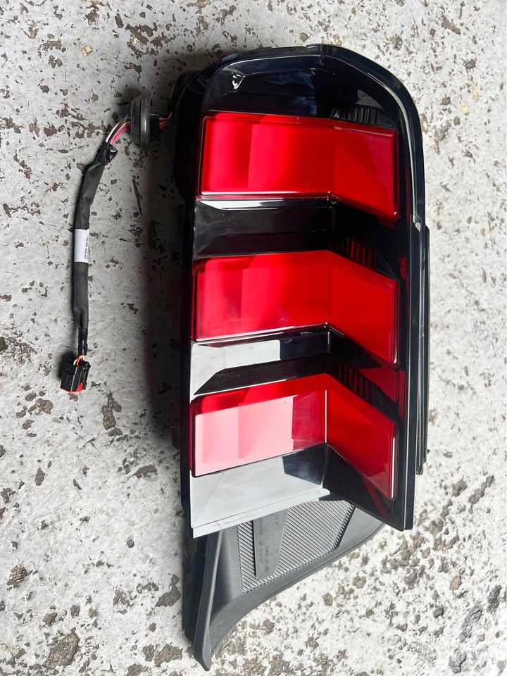 Ford Mustang taillight 2024/2025 - Private Seller Ford Mustang taillight 2024/2025 - Private Seller