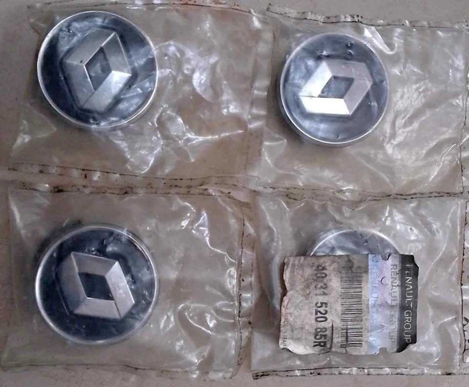 Renault mag center caps