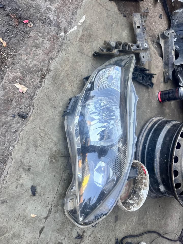 Toyota corolla black right side headlights - Private Seller Toyota corolla black right side headlights - Private Seller