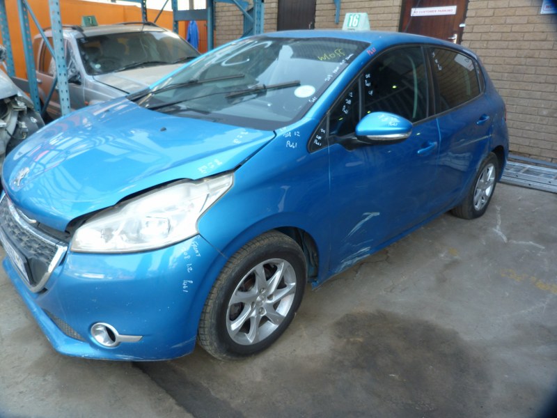 STRIPPING Peugeot 2.08 1.2 VTi Acive - 2013 - Private Seller