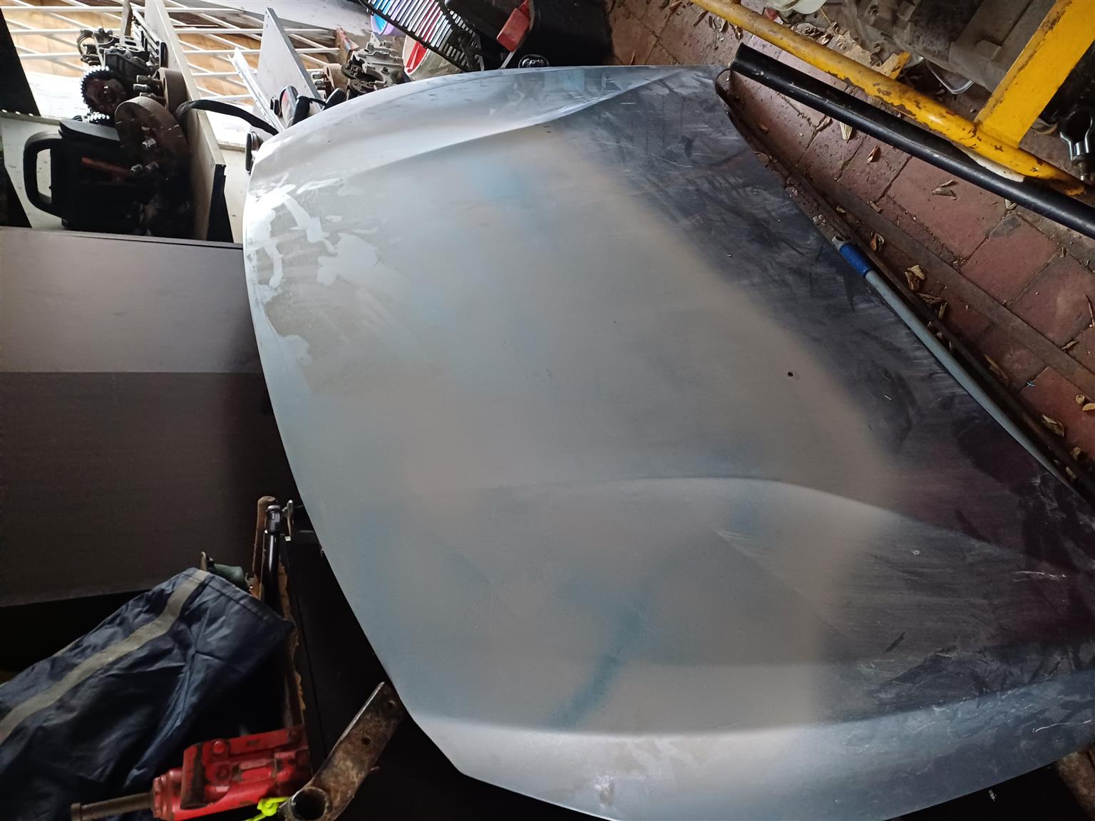 2015 Volvo V40 bonnet - Private Seller 2015 Volvo V40 bonnet - Private Seller