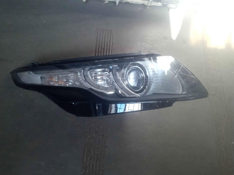Land rover Evoque right headlight
