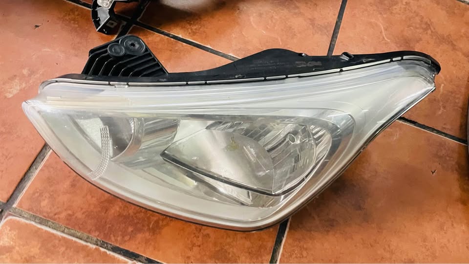 Hyundai Grand i10 headlight 2014/20 - Private Seller