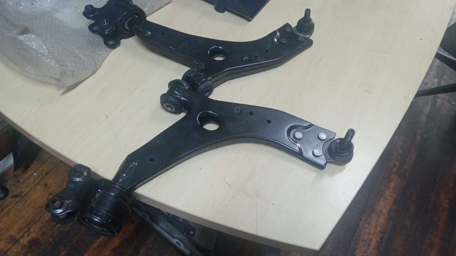 Volvo S40 2005 Control Arm for sale - Private Seller Volvo S40 2005 Control Arm for sale - Private Seller