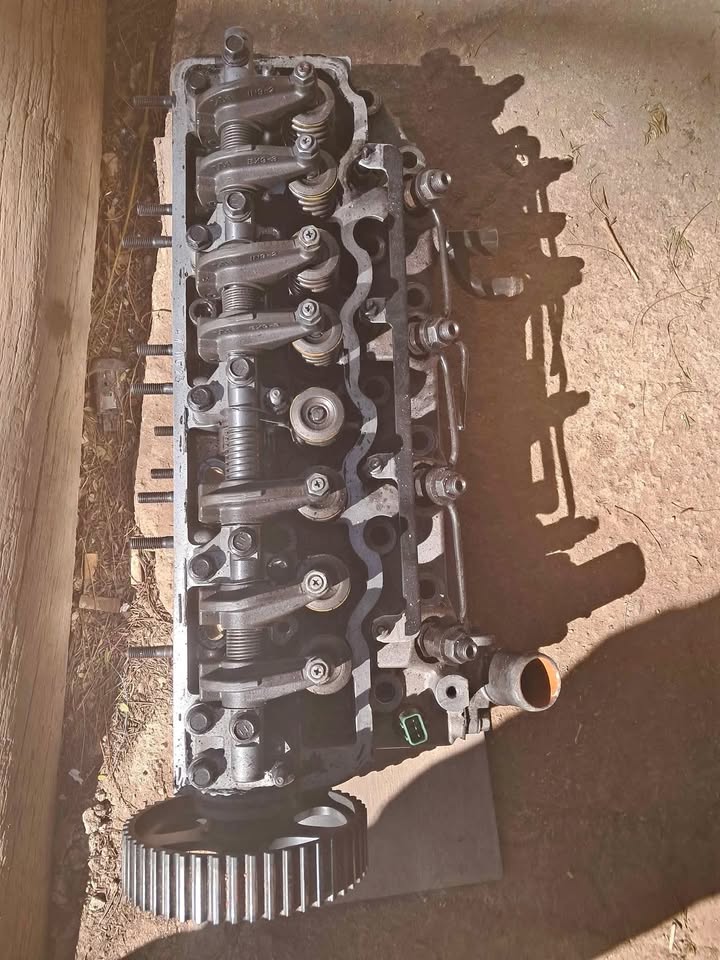 Hyundai h100 complete head and injector pump - Private Seller Hyundai h100 complete head and injector pump - Private Seller