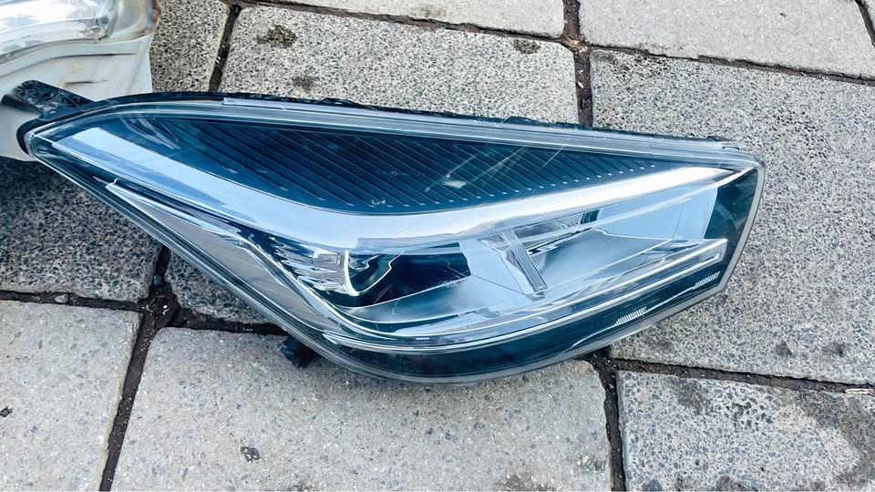 Chery Tiggo 4 Pro headlight - Private Seller Chery Tiggo 4 Pro headlight - Private Seller