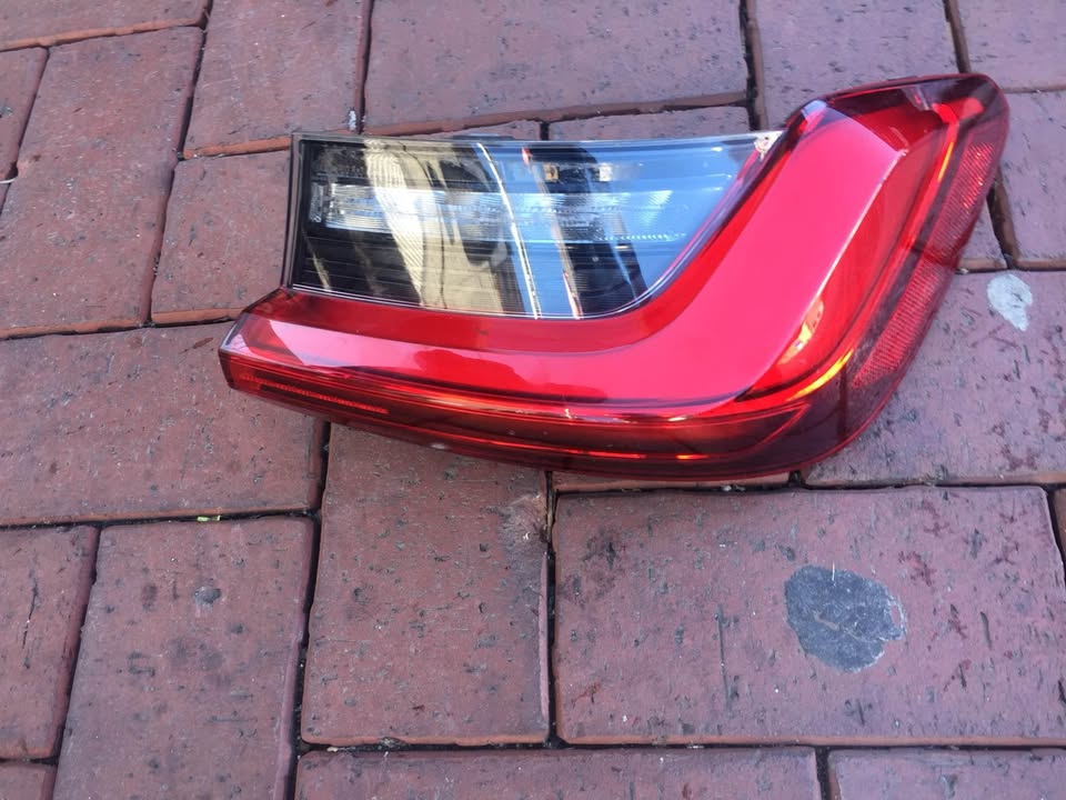 BMW G20 taillights for sell in good condition nice and clean - Private Seller BMW G20 taillights for sell in good condition nice and clean - Private Seller