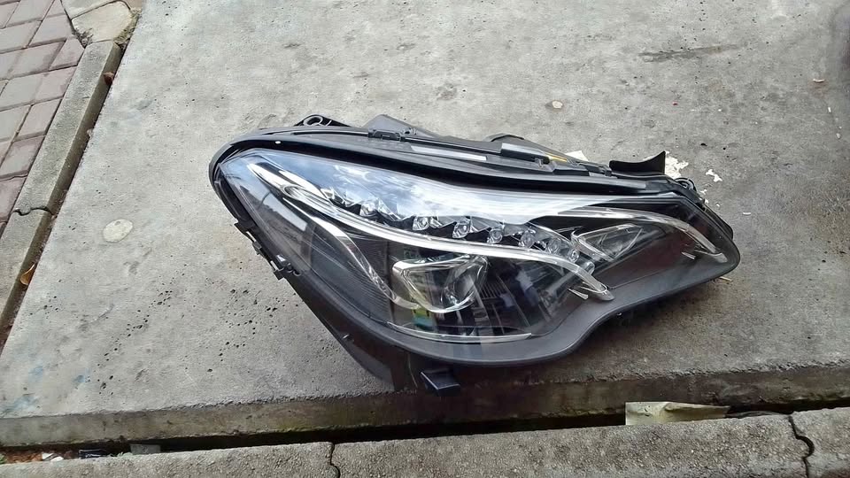 Mercedes Benz E-class w207 headlight
