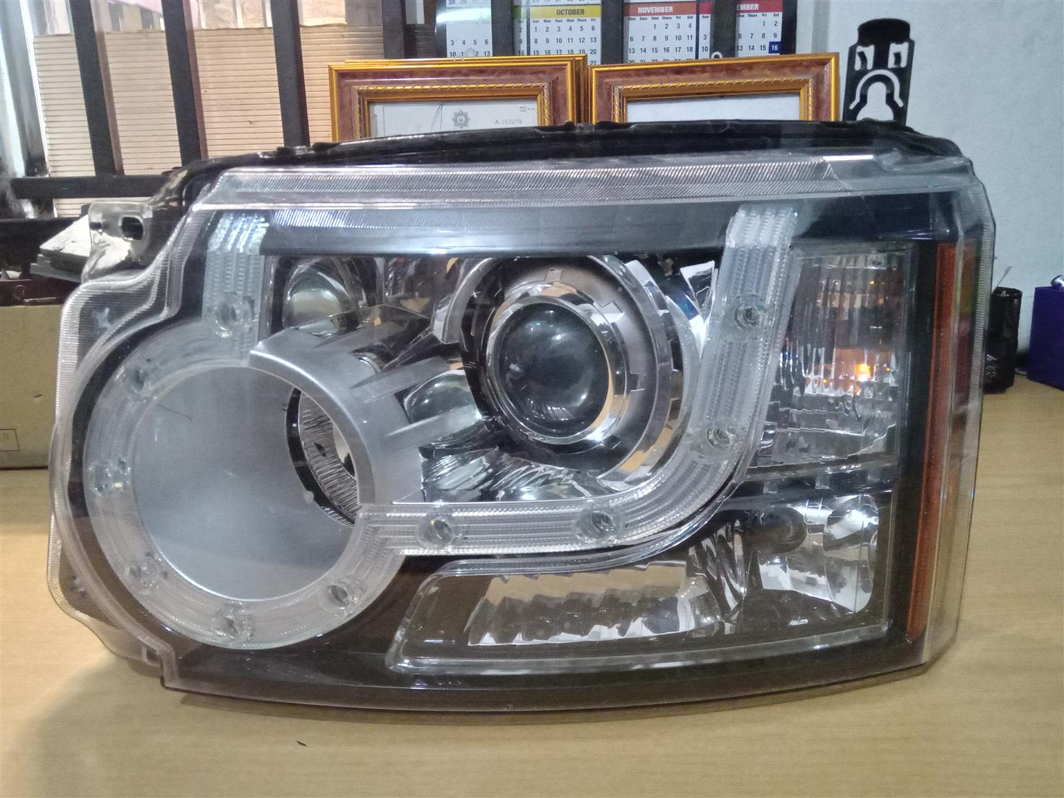 Land Rover Discovery 4 Headlight 13 pins - Private Seller Land Rover Discovery 4 Headlight 13 pins - Private Seller