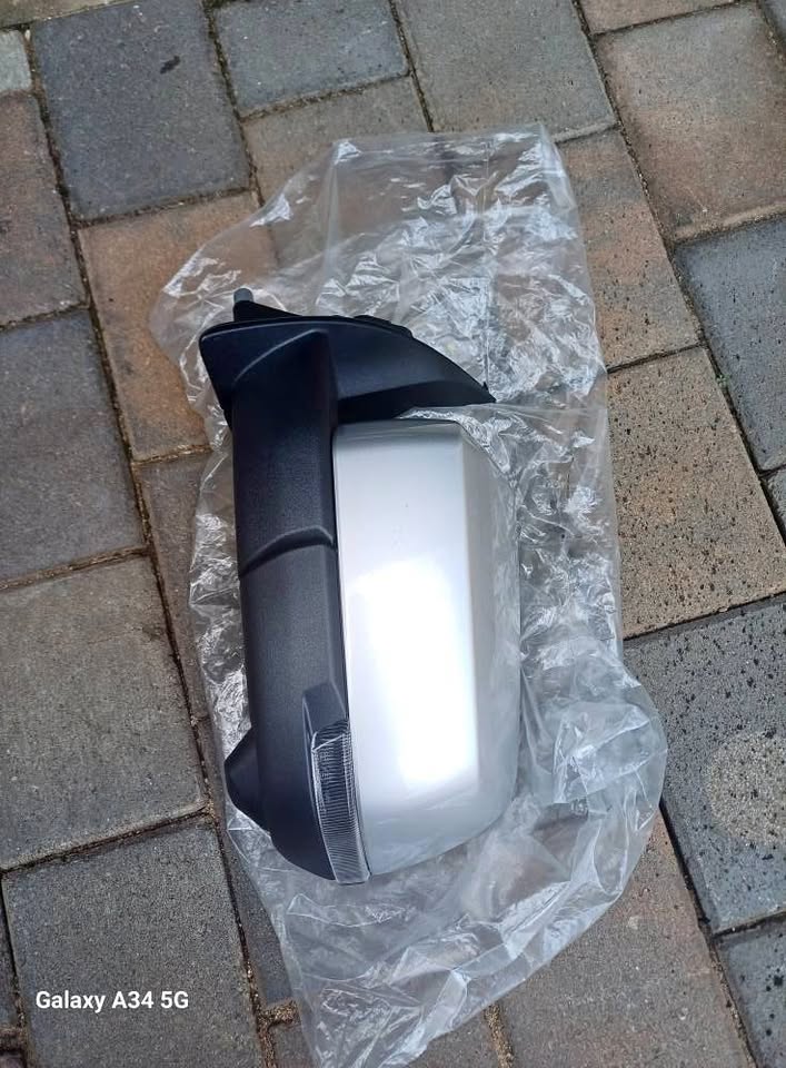 Ford ranger T9 mirror left - Private Seller Ford ranger T9 mirror left - Private Seller