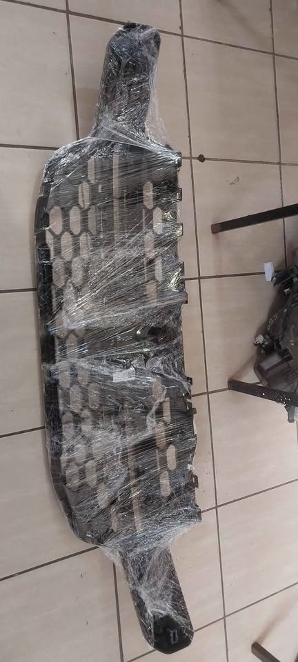 FORD RANGER T9 CHROME FRONT GRILL WITH CAMERA