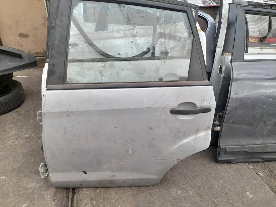 2010 TO 2015 FORD FIGO LEFT BACK DOOR - Private Seller 2010 TO 2015 FORD FIGO LEFT BACK DOOR - Private Seller