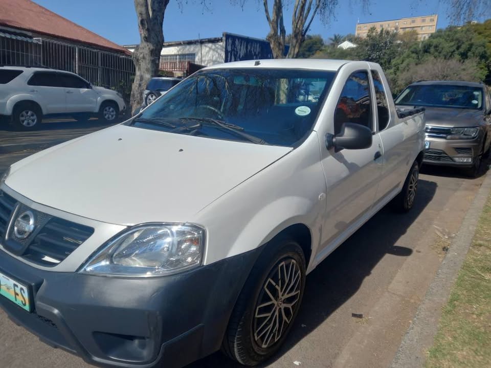 2023 Nissan Np200 1.6 Manual Petrol, White, Aircon, Spere key  Service book,