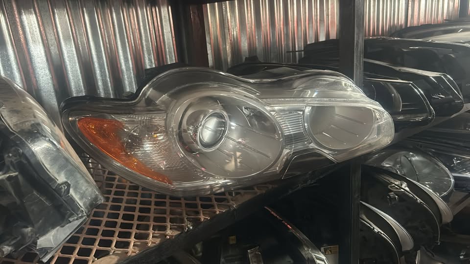 2010 Jaguar XF Headlight - Private Seller