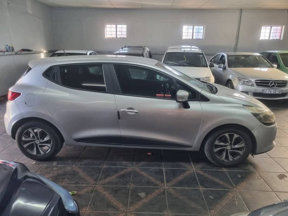 2014 Renault Clio4 1.2Manual Expression 82,000KM Mechanically Perfect with Clothes Seat