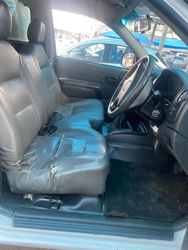 2010 ISUZU KB240 2.4 MANUAL WITH CANOPY