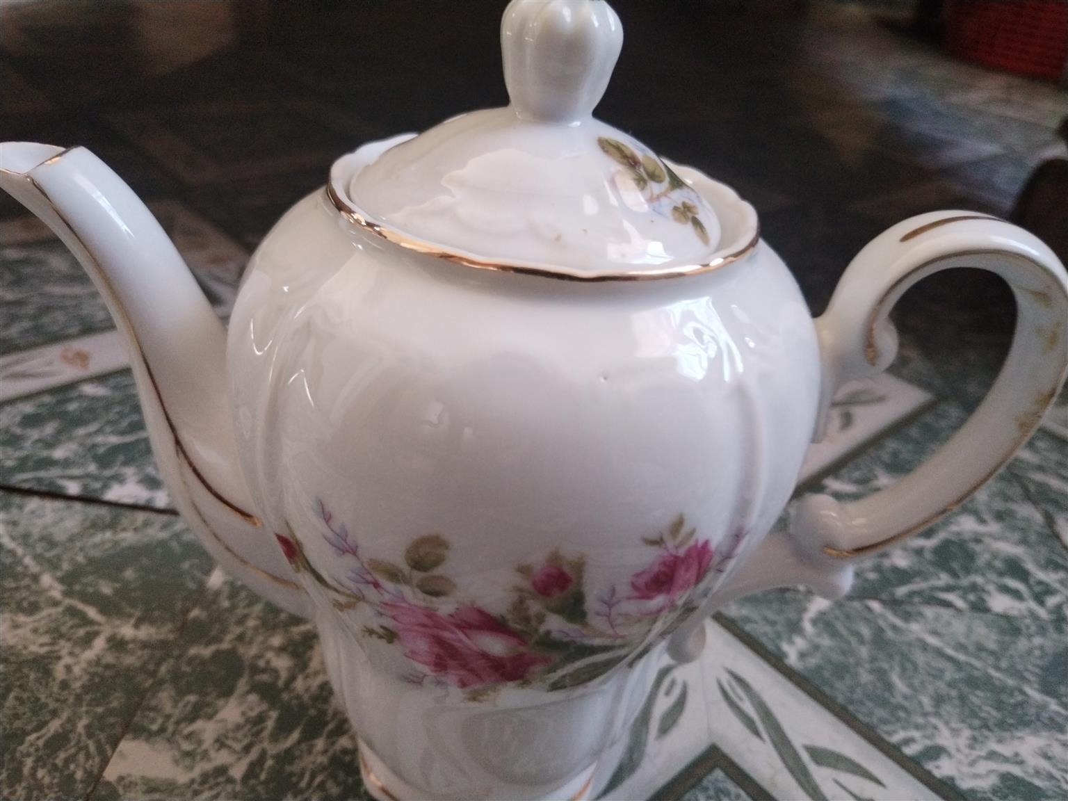 Vintage Teaset, small and dainty for High tea, demo