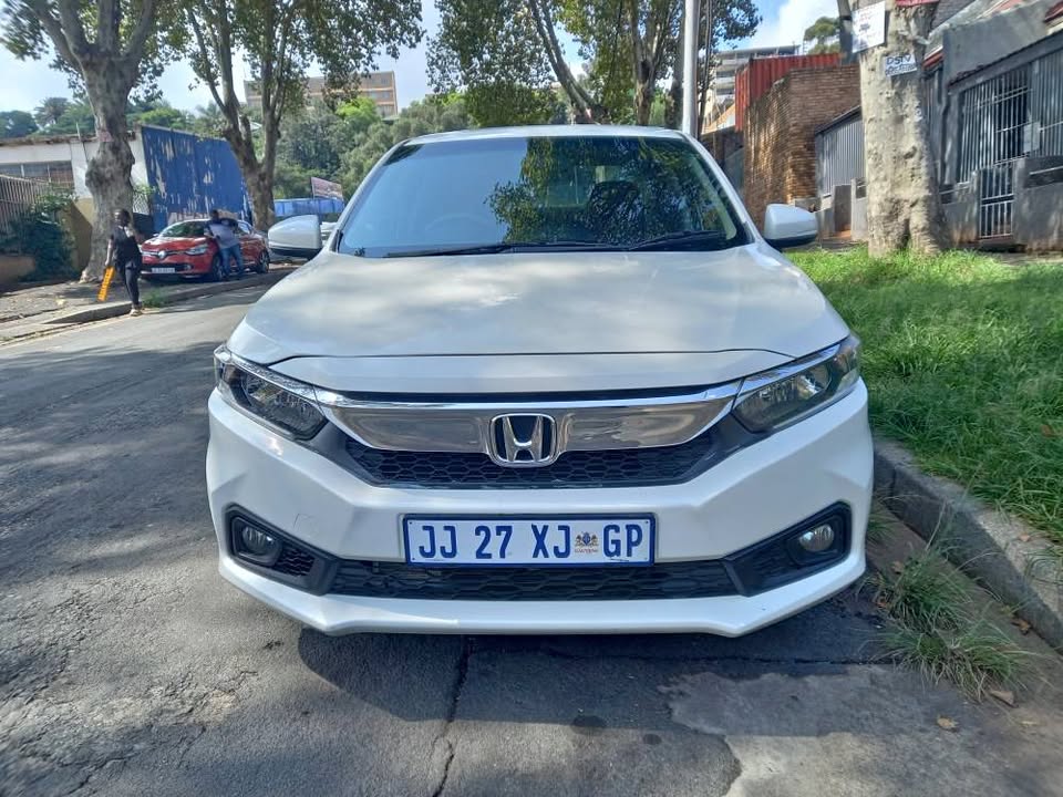 2019 Honda Amaze Sedan 1.2 Petrol, Automatic, White, 75000kms, Leather Seats.