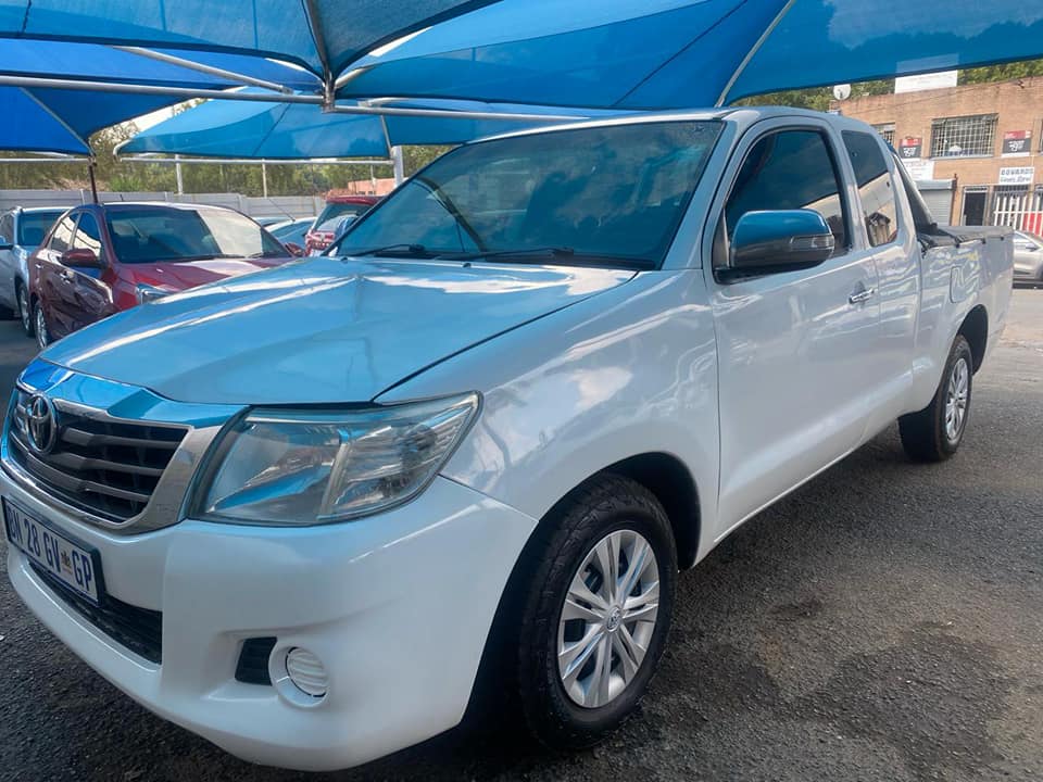 2011 TOYOTA HILUX 2.5 EXTENDED CAB